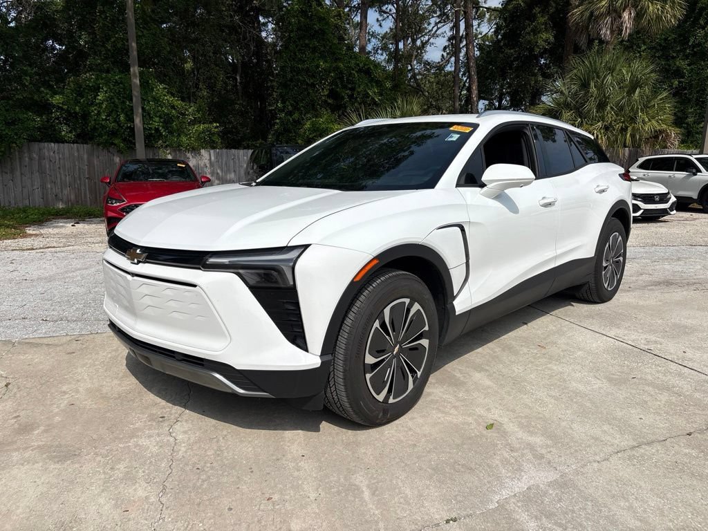Used 2024 Summit White Chevrolet LT image 1