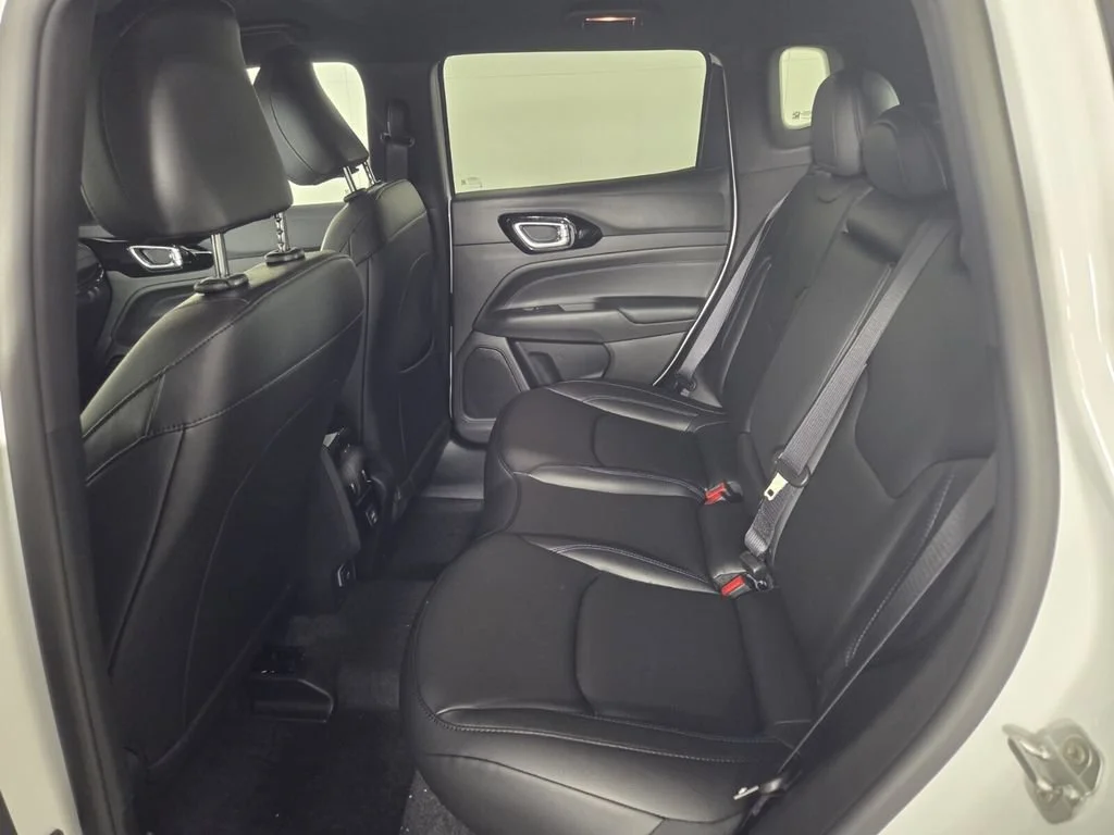 New 2026 Bright White Clear-Coat Exterior Paint Jeep Limited Altitude image 17