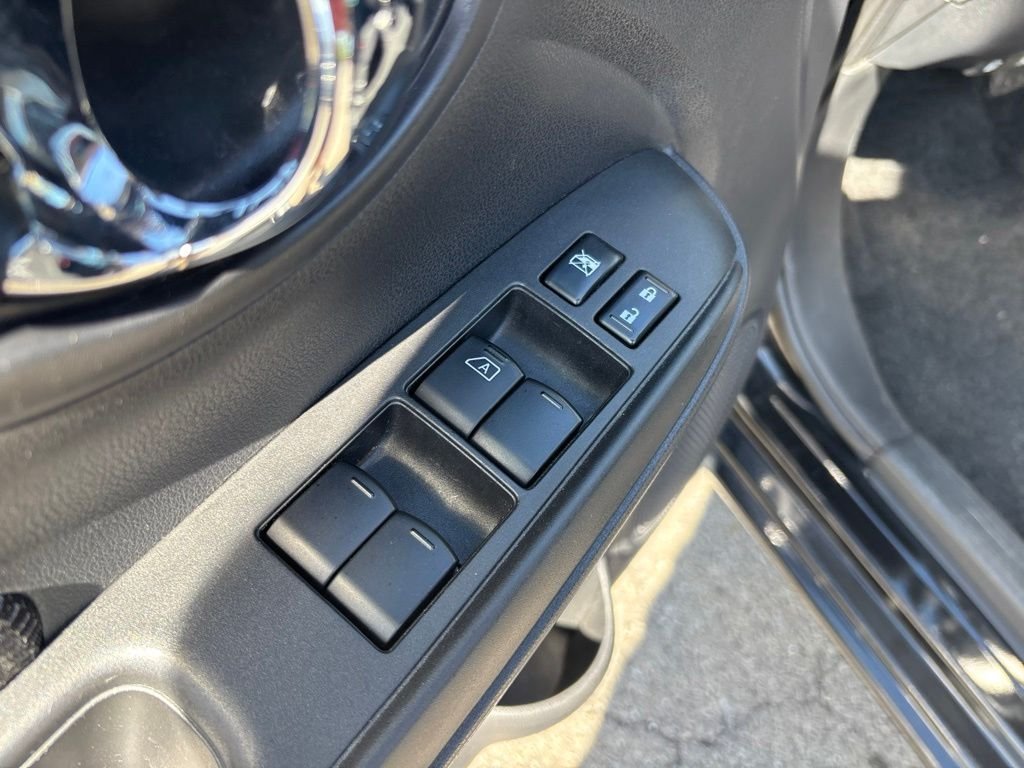 Used 2019 Black Nissan 1.6 SV image 16