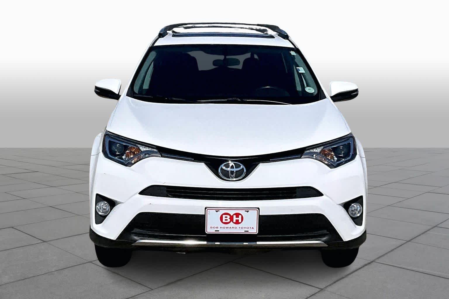 Used 2016 Super White Toyota XLE image 4