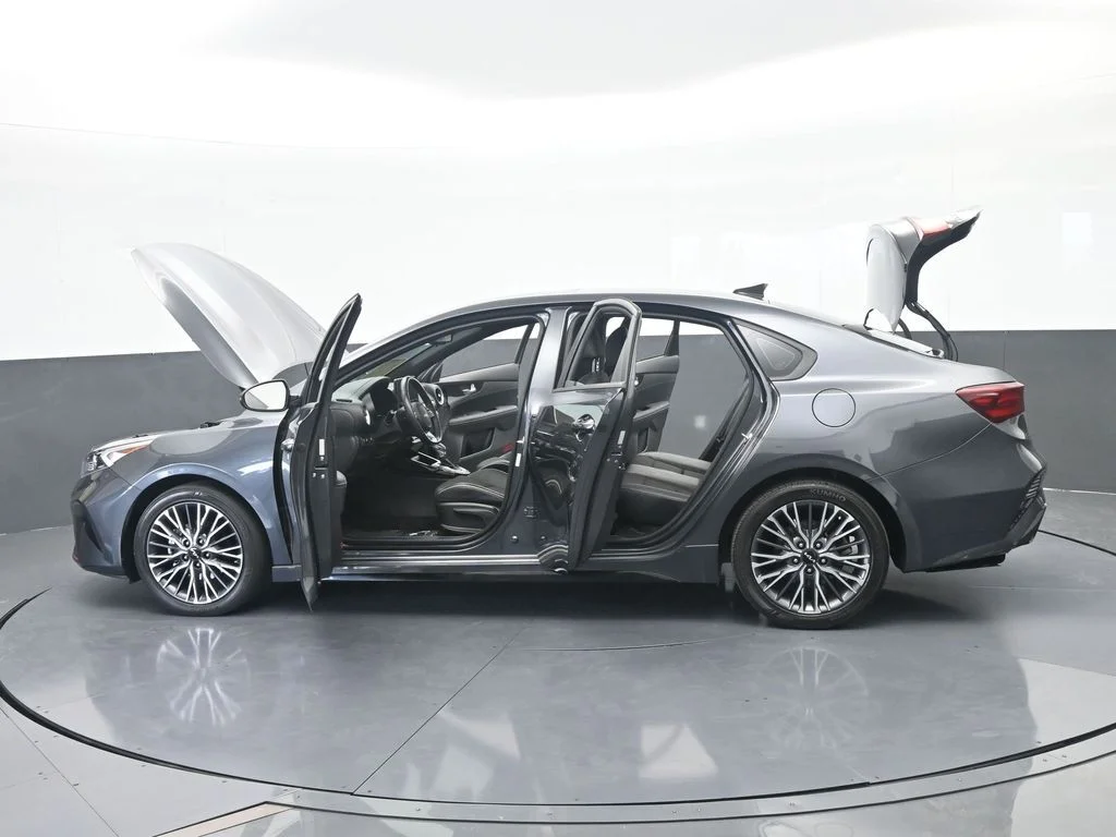 Used 2024 Gravity Gray Kia GT-Line image 74