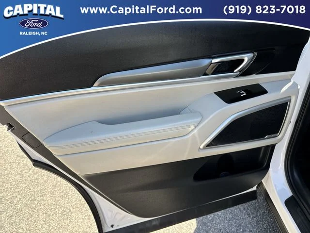 Used 2021 White Kia S image 17