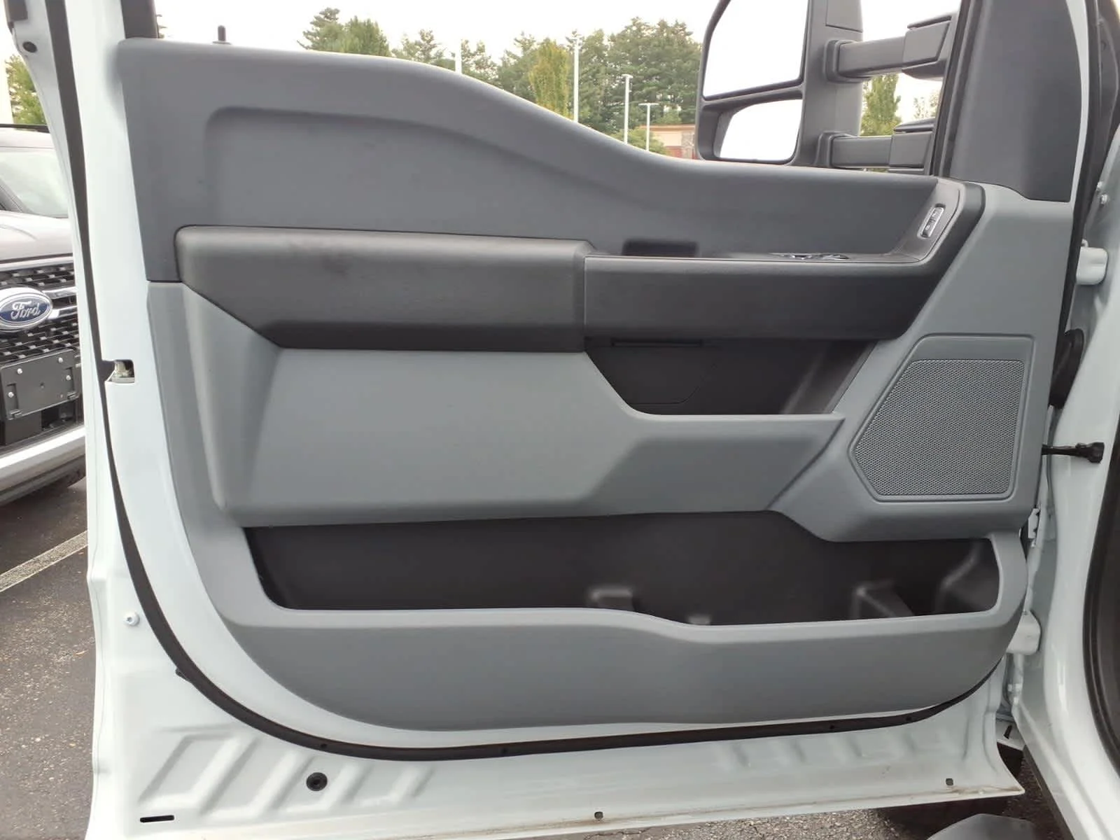 2026 Ford F-350 Super Duty Chassis Cab XL - Photo 31