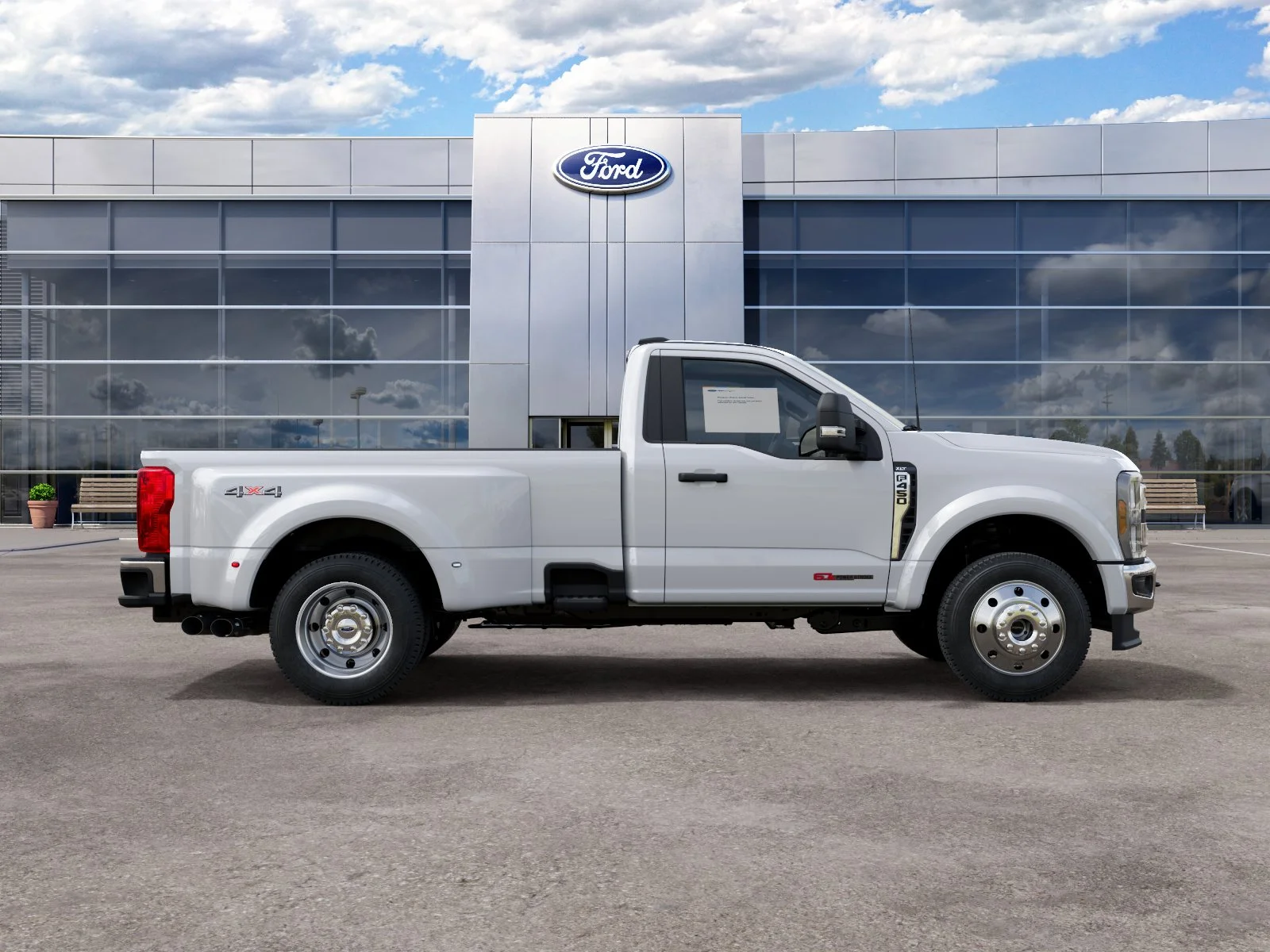 New 2027 Oxford White Ford XLT image 30