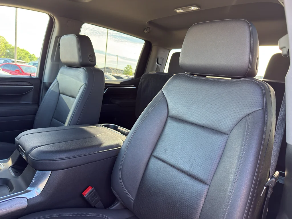 Used 2025 Summit White Chevrolet LTZ image 12