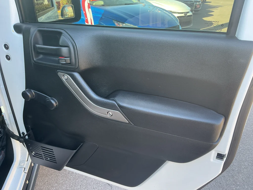 Used 2017 Bright White Clearcoat Jeep Sport image 10