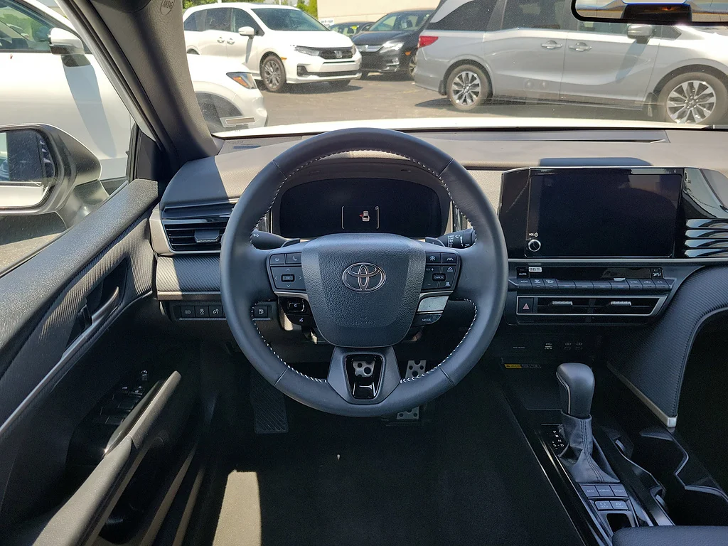 Used 2026 Ice Cap Toyota SE image 8