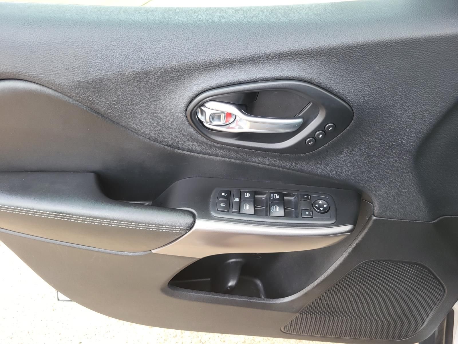Used 2019 Bright White Clearcoat Jeep Limited image 18