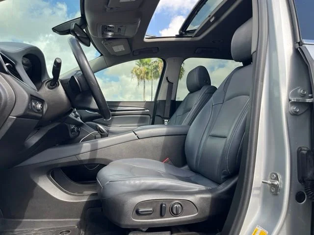 Used 2021 Includes Spectra Gray lower exterior accent color.) Buick Essence image 12