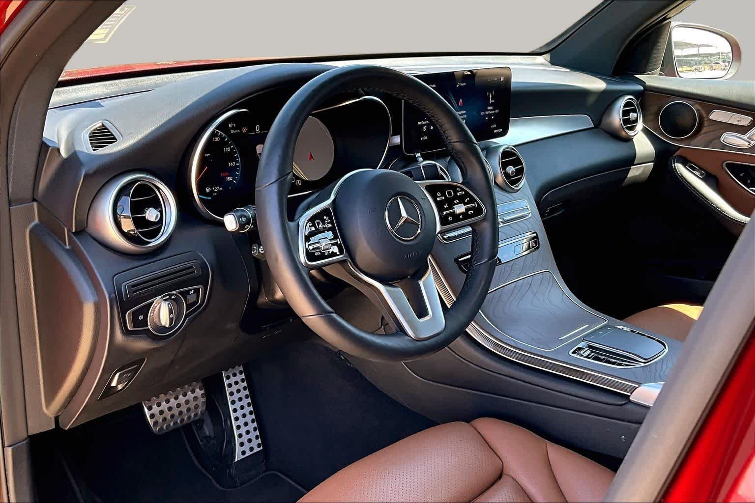 Used 2021 designo Cardinal Red Metallic Mercedes-Benz GLC 300 image 17