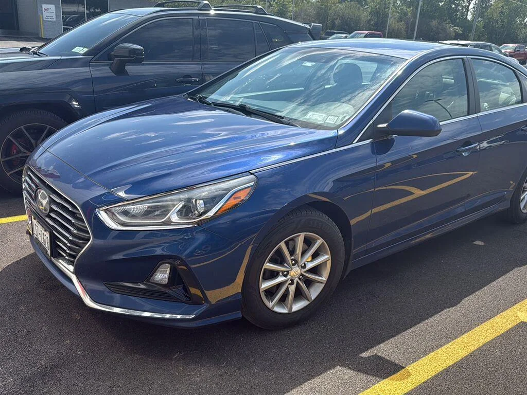 Used 2019 Lakeside Blue Hyundai SE image 2