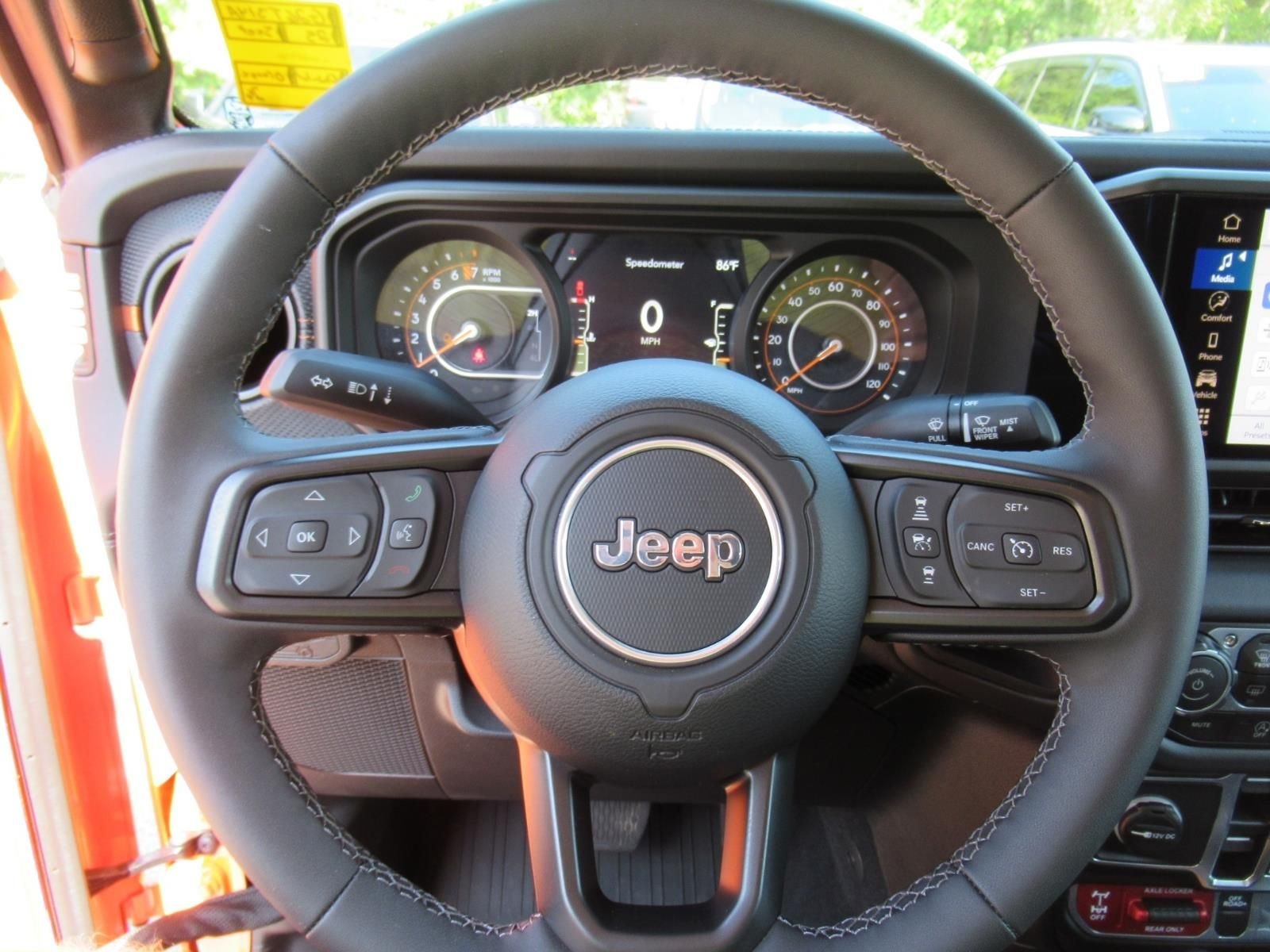 Used 2025  Jeep Mojave image 22