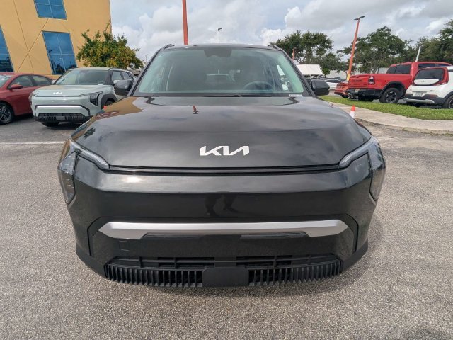 New 2027 Interstellar Gray Kia Wind image 9