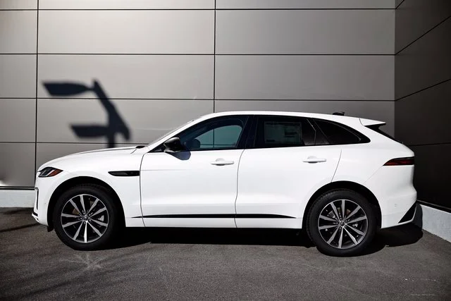 New 2026 White Jaguar P250 R-Dynamic S image 4