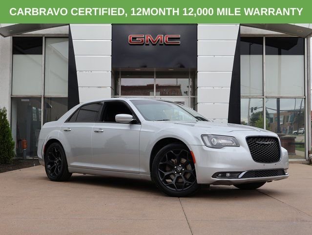 2019 Chrysler 300 S's photo