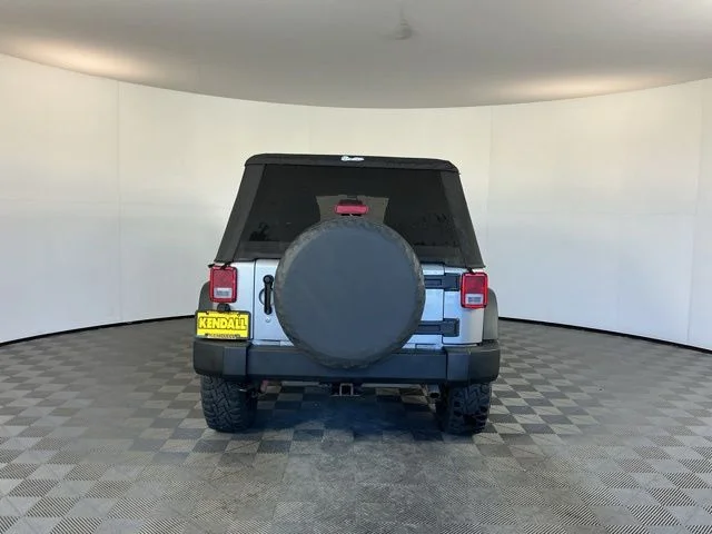 Used 2015 Silver Jeep Unlimited Rubicon image 6