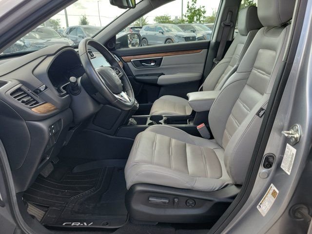 Used 2018 Lunar Silver Metallic Honda Touring image 22