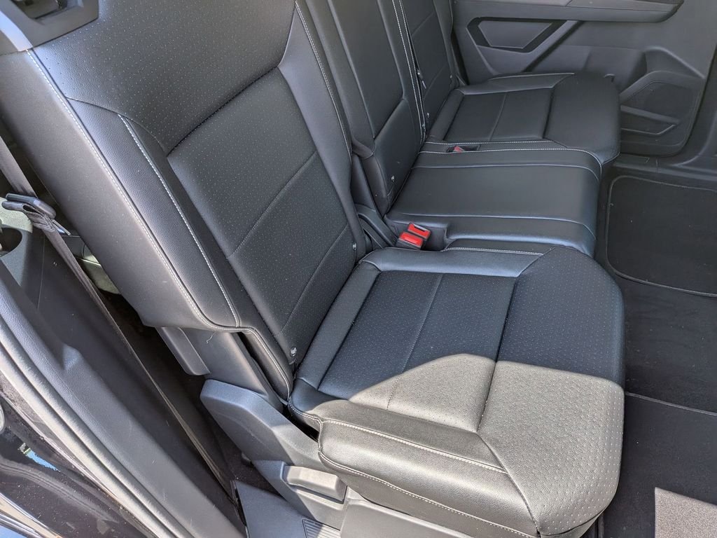 Used 2023 Black Volkswagen 2.0T SE w/Technology image 28