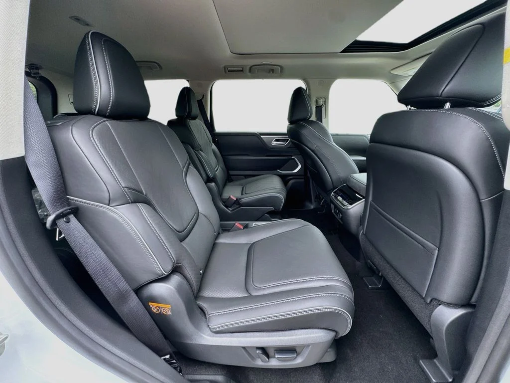 New 2027 RADIANT WHITE INFINITI Luxe 4WD image 30