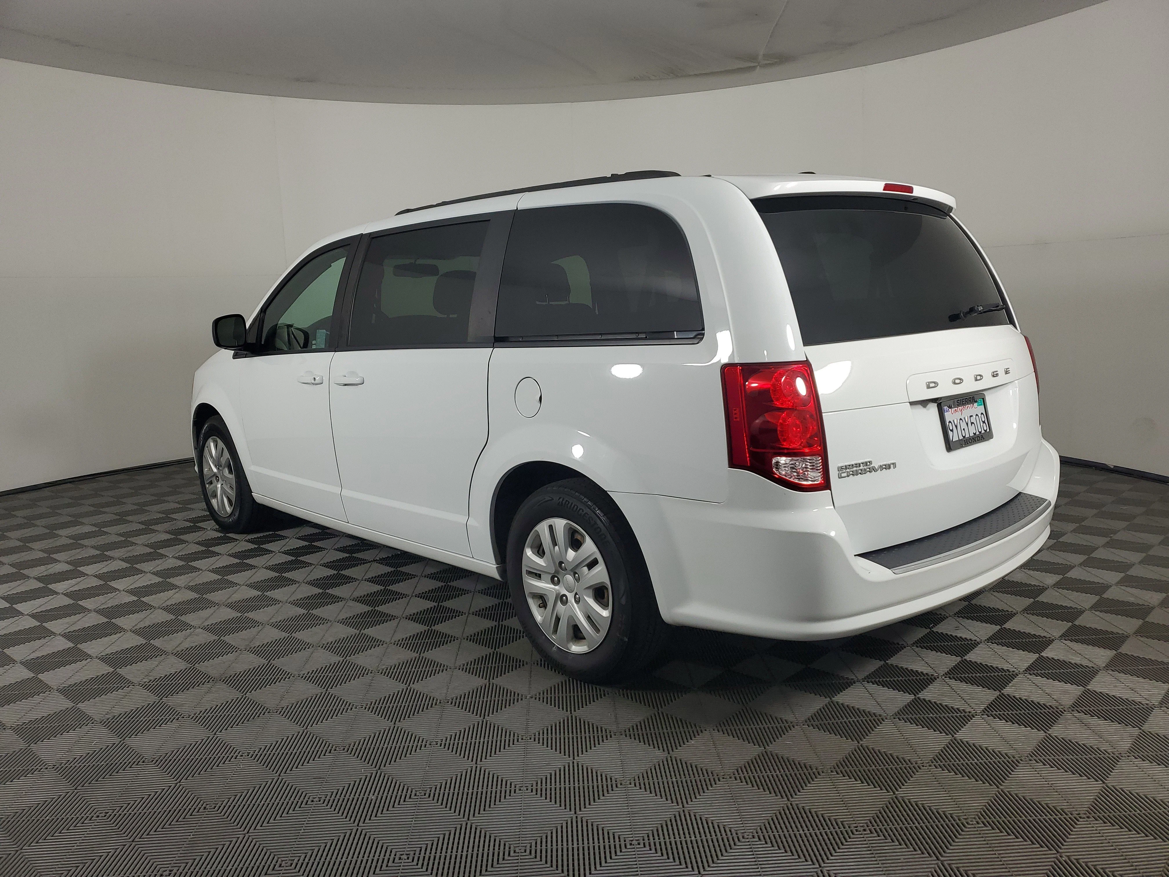 Used 2018 White Knuckle Clearcoat Dodge SE image 6