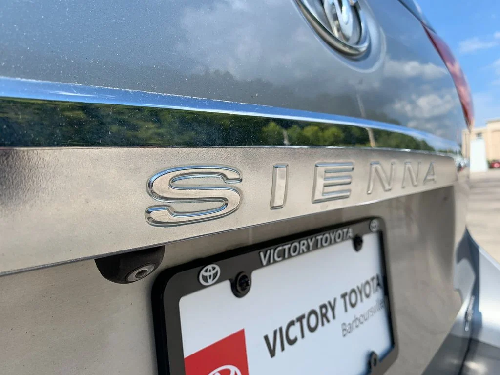 Used 2017 Silver Toyota Limited Premium image 38