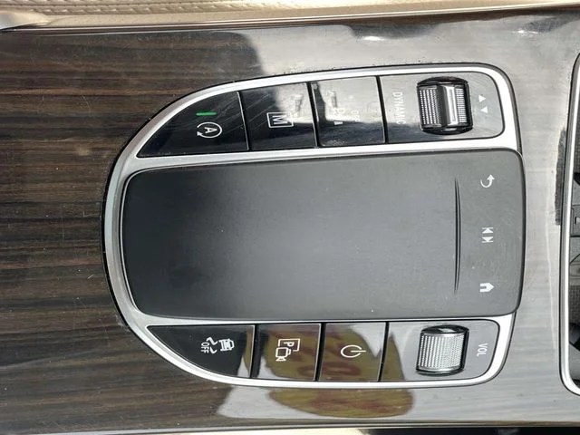 Used 2022 White Mercedes-Benz GLC 300 image 30