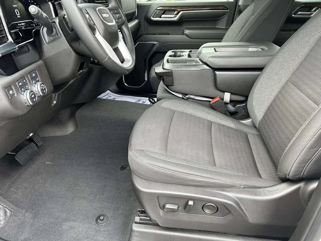 Used 2024 Summit White GMC Elevation image 16