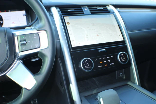Used 2024 Black Land Rover Metropolitan Edition image 10