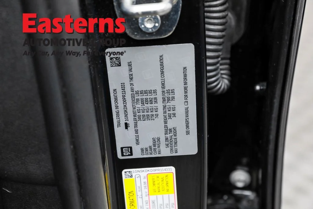 Used 2023 Black Chevrolet Z71 image 38