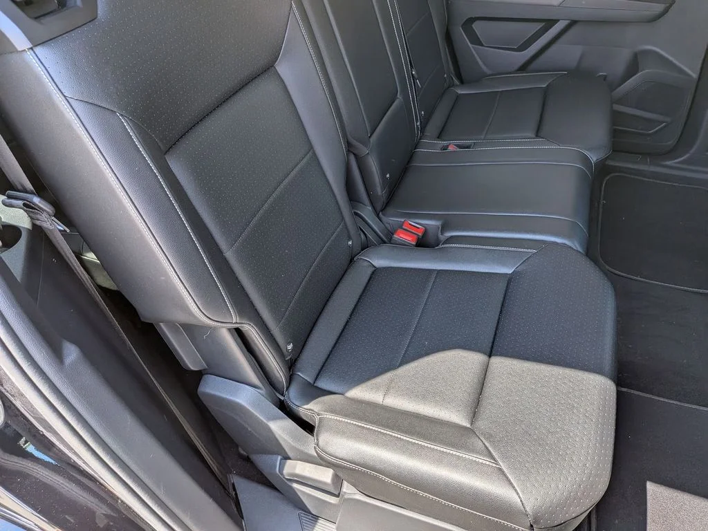 Used 2023 Black Volkswagen 2.0T SE w/Technology image 28