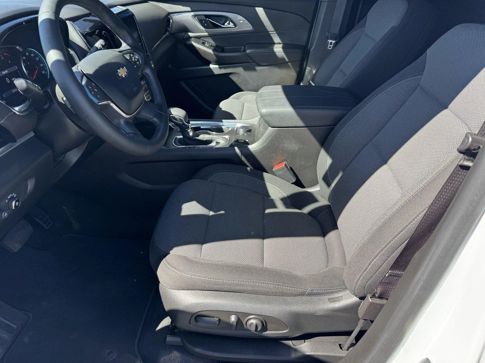Used 2023 SUMMIT WHITE Chevrolet LT Cloth image 18