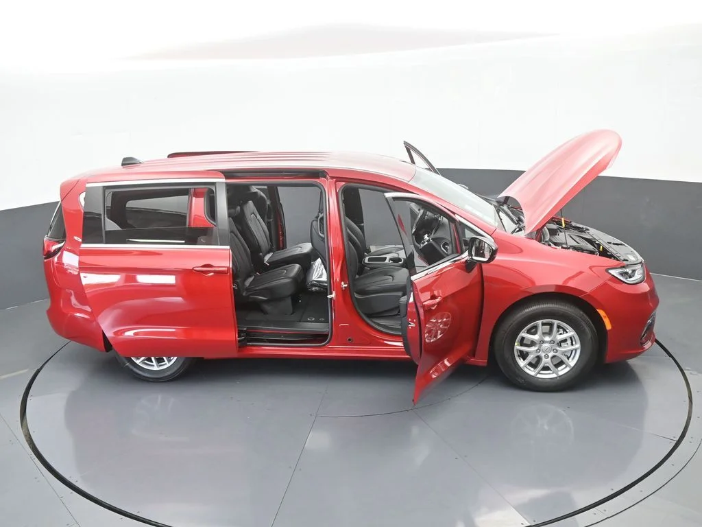 New 2026 Red Hot Pearl-Coat Exterior Paint Chrysler Select image 66