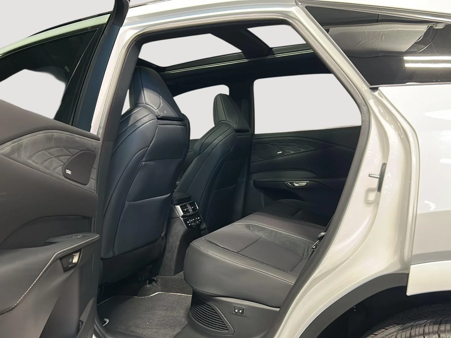 New 2026 Ultra White Lexus RX 500h F SPORT Performance image 24
