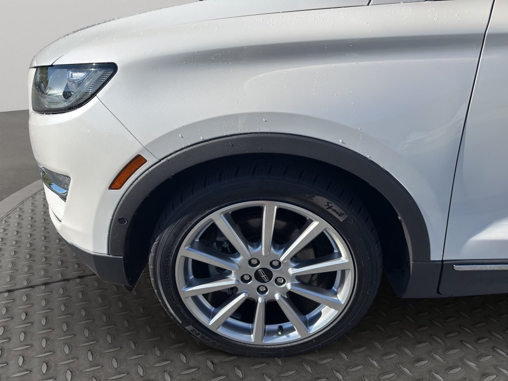 Used 2019 White Platinum Metallic Tri-Coat Lincoln Reserve image 14