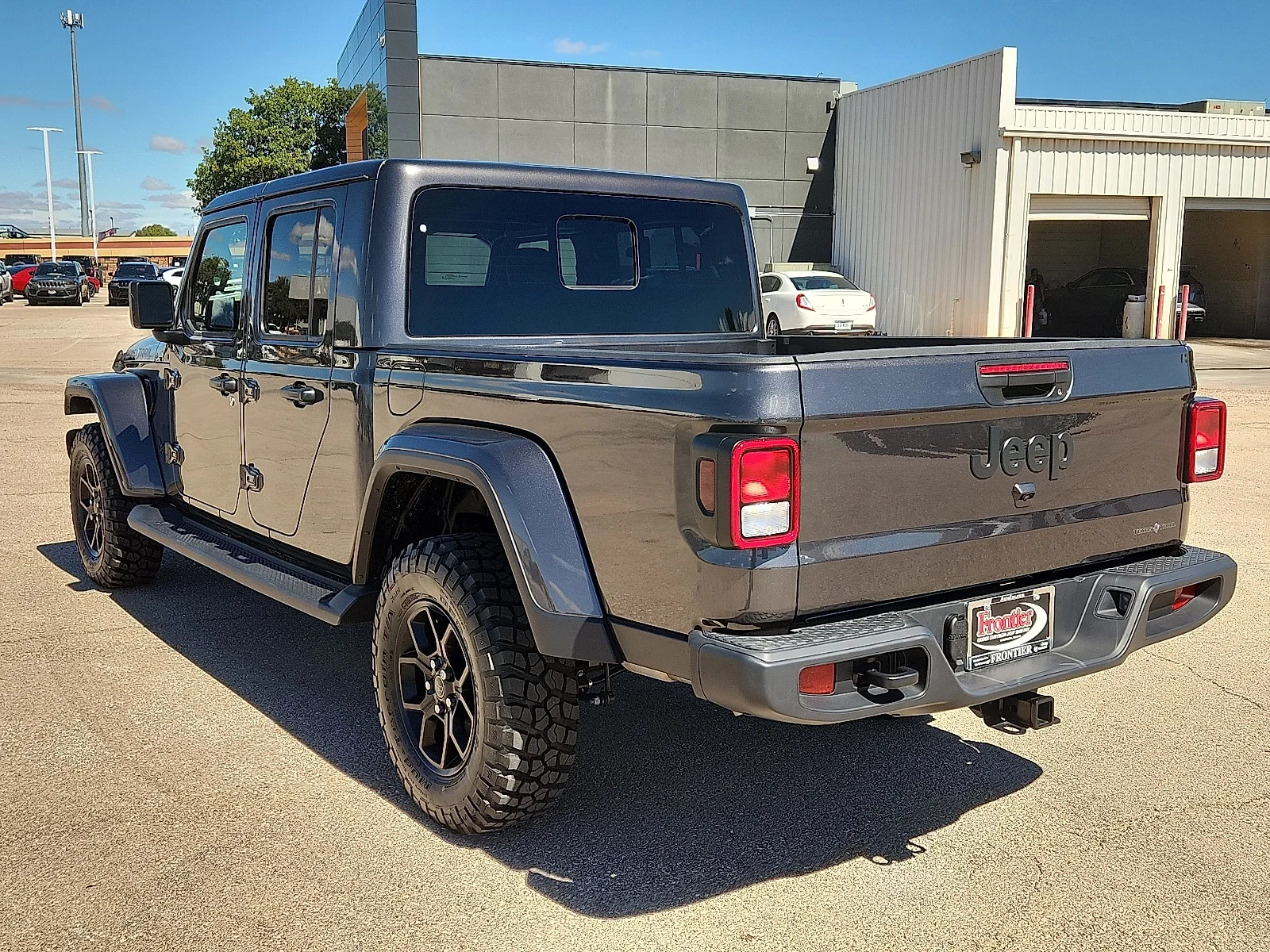 New 2026 Granite Crystal Metallic Clear-Coat  Paint Jeep TEXAS TRAIL 4X4 image 3