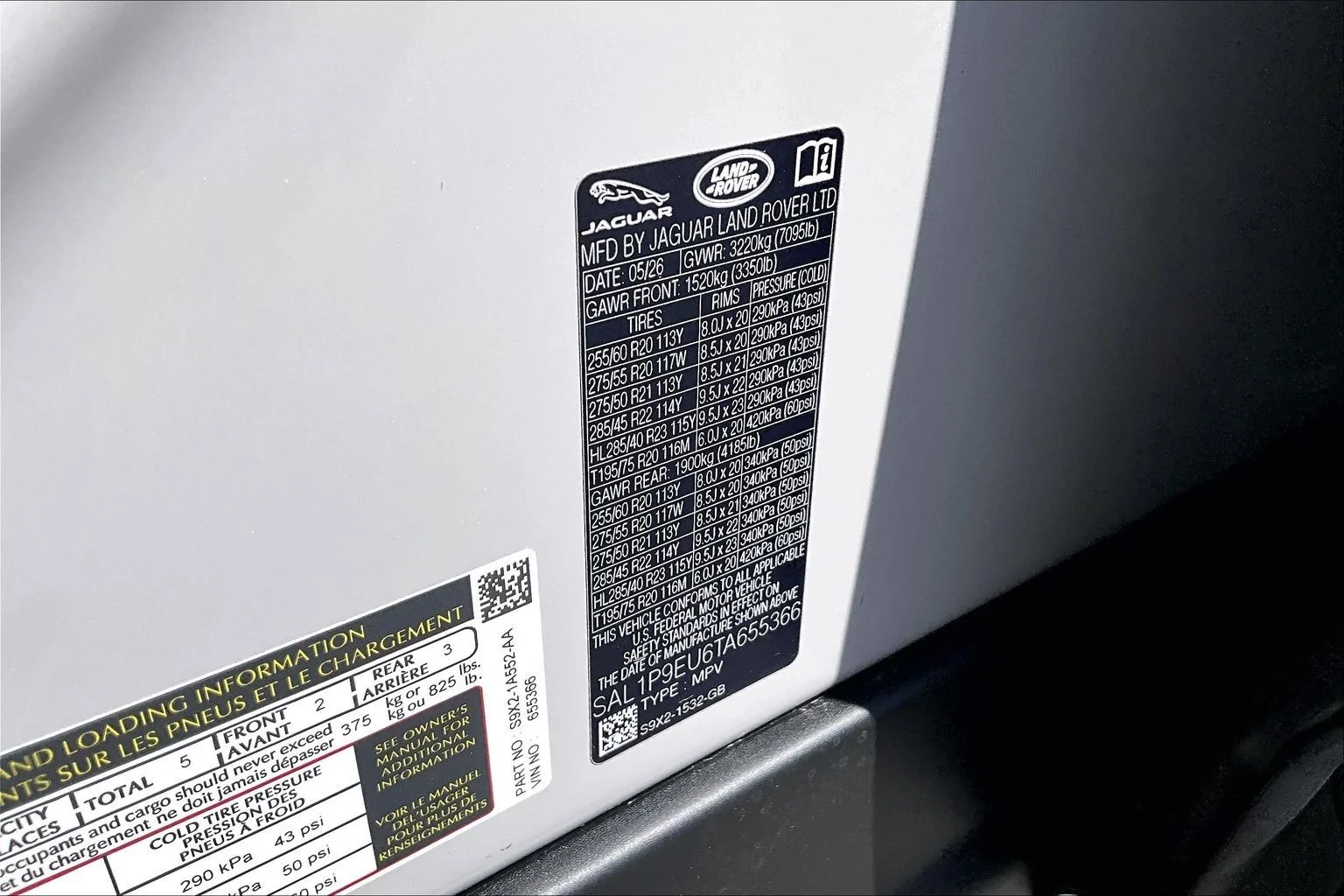 New 2026 Borasco Grey Land Rover SE image 13