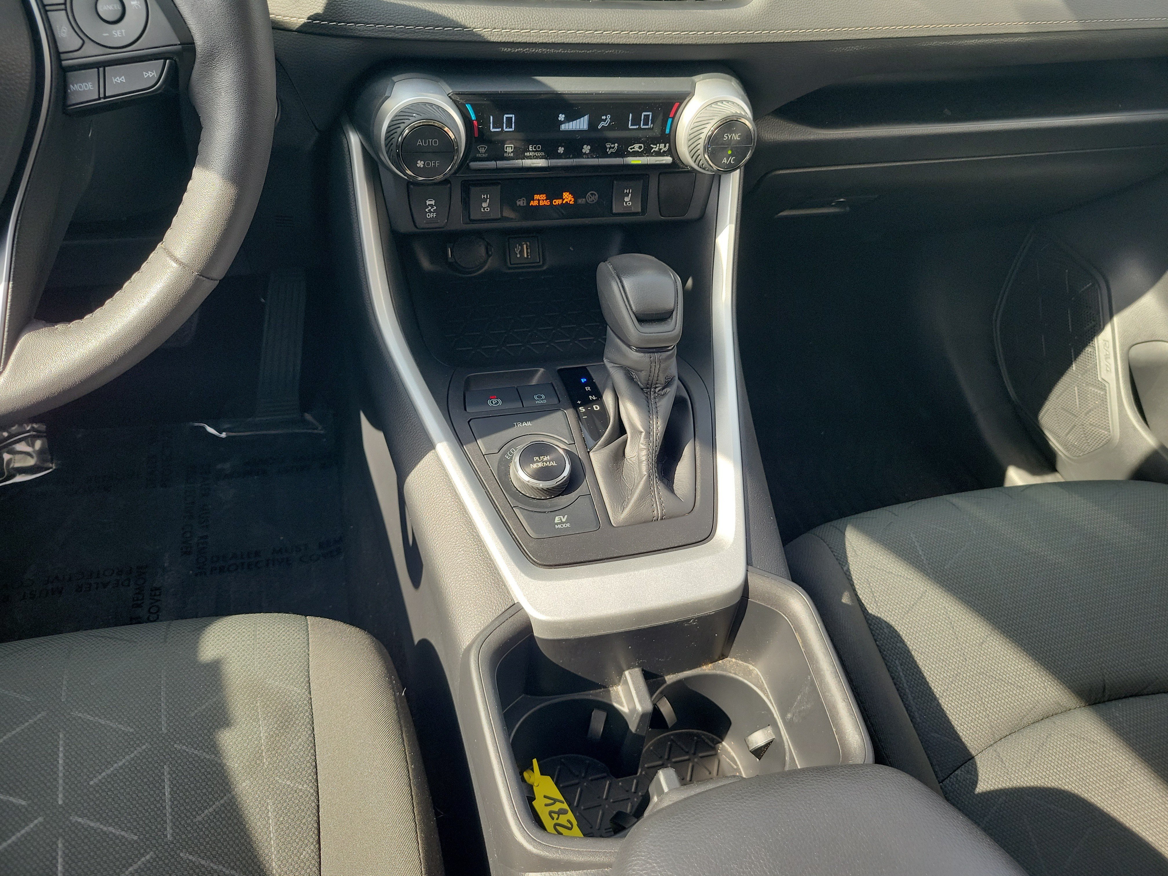 Used 2024 Ice Toyota Hybrid XLE image 19