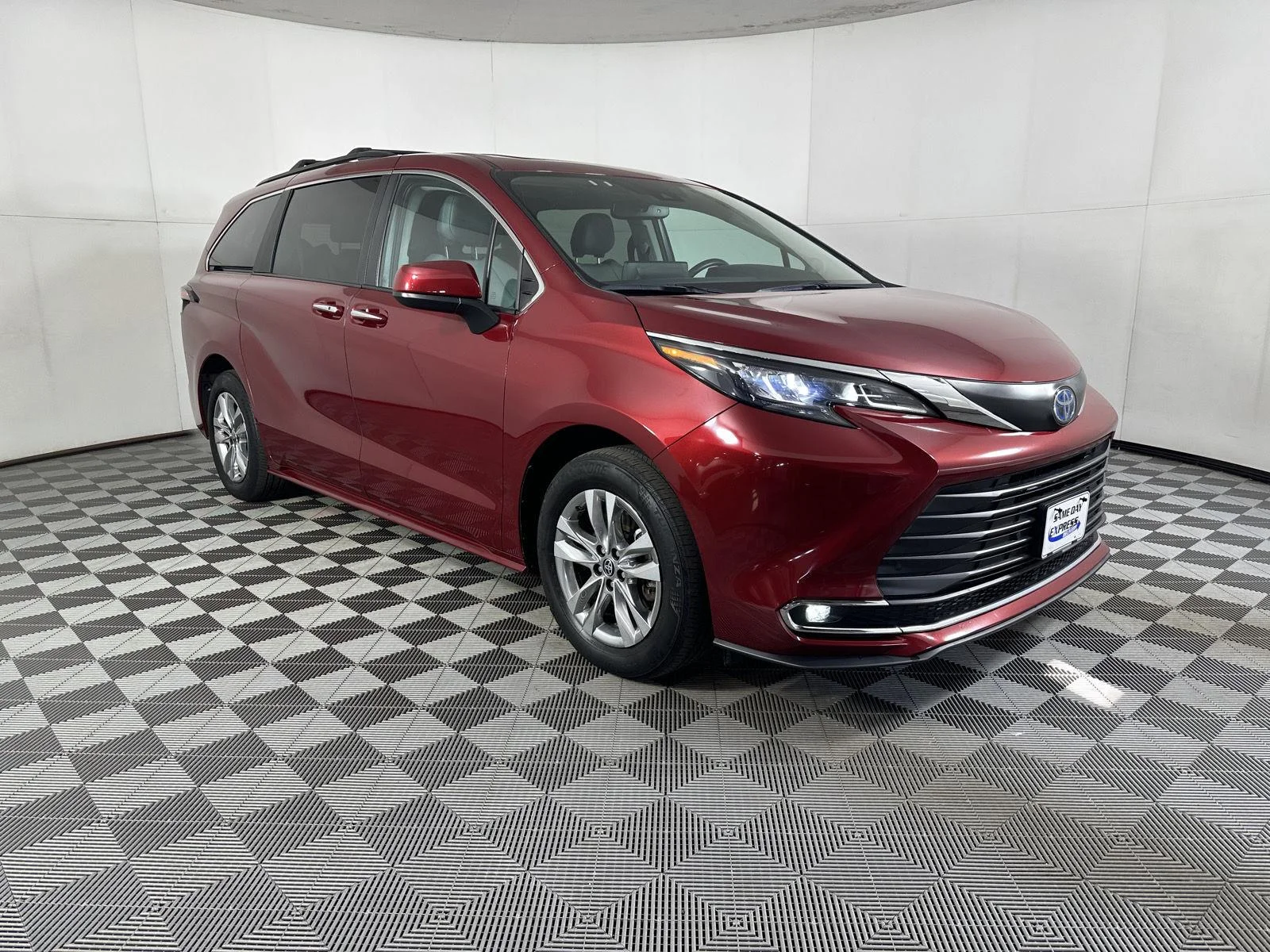 Used 2024 Ruby Flare Pearl Toyota XLE image 31