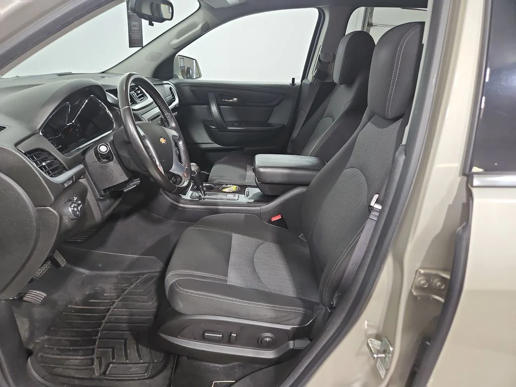 Used 2015 Gold Chevrolet LT image 10