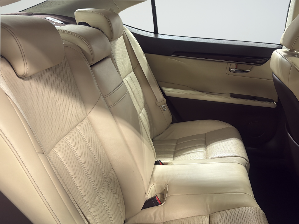 Used 2017 White Lexus 350 image 22