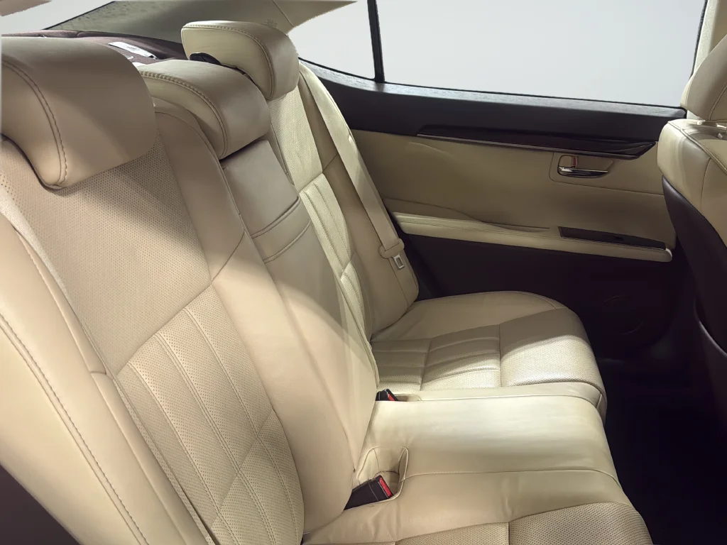 Used 2017 White Lexus 350 image 22