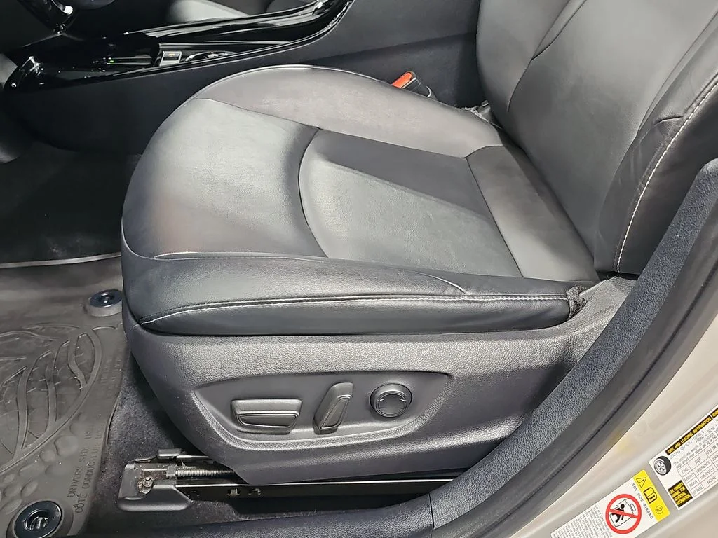Used 2020 Silver Toyota XLE image 31