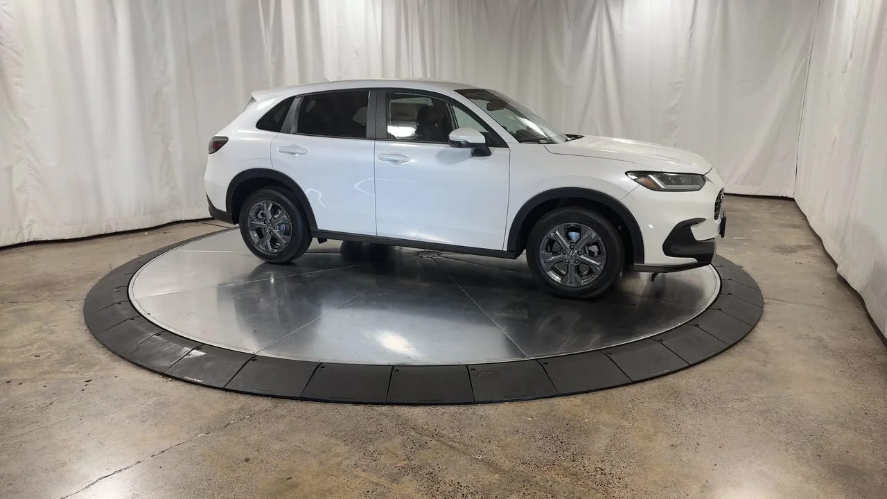 New 2027 Platinum White Pearl Honda LX image 6
