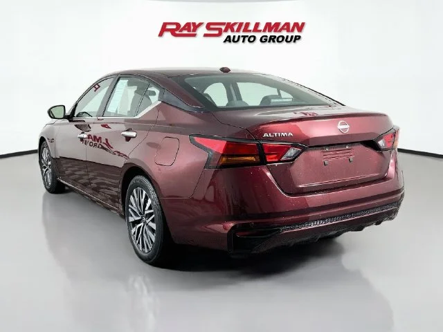 Used 2025 Red Nissan 2.5 SV image 5