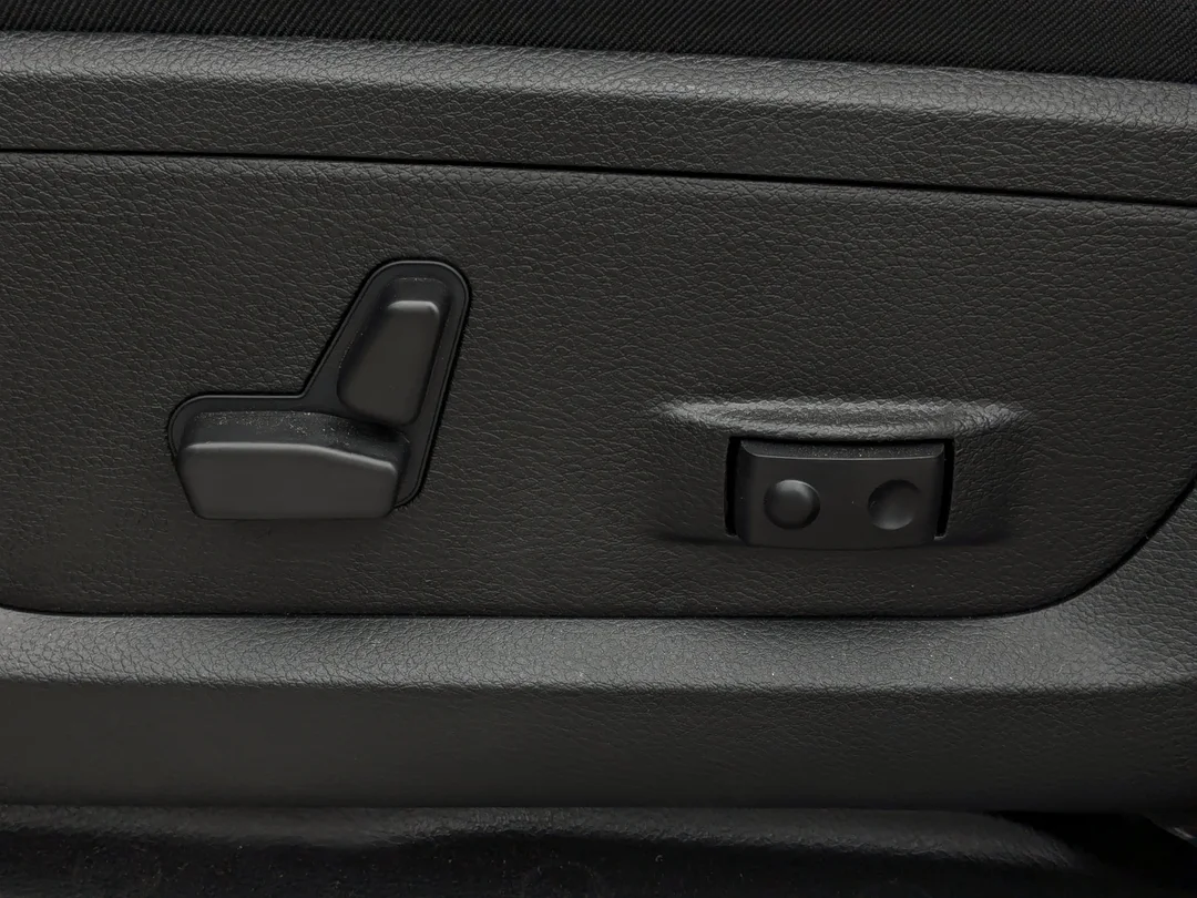 New 2026 Black RAM Limited - - 5th Wheel/Gooseneck Prep - 360 Cameras - Sunroof & More! image 15