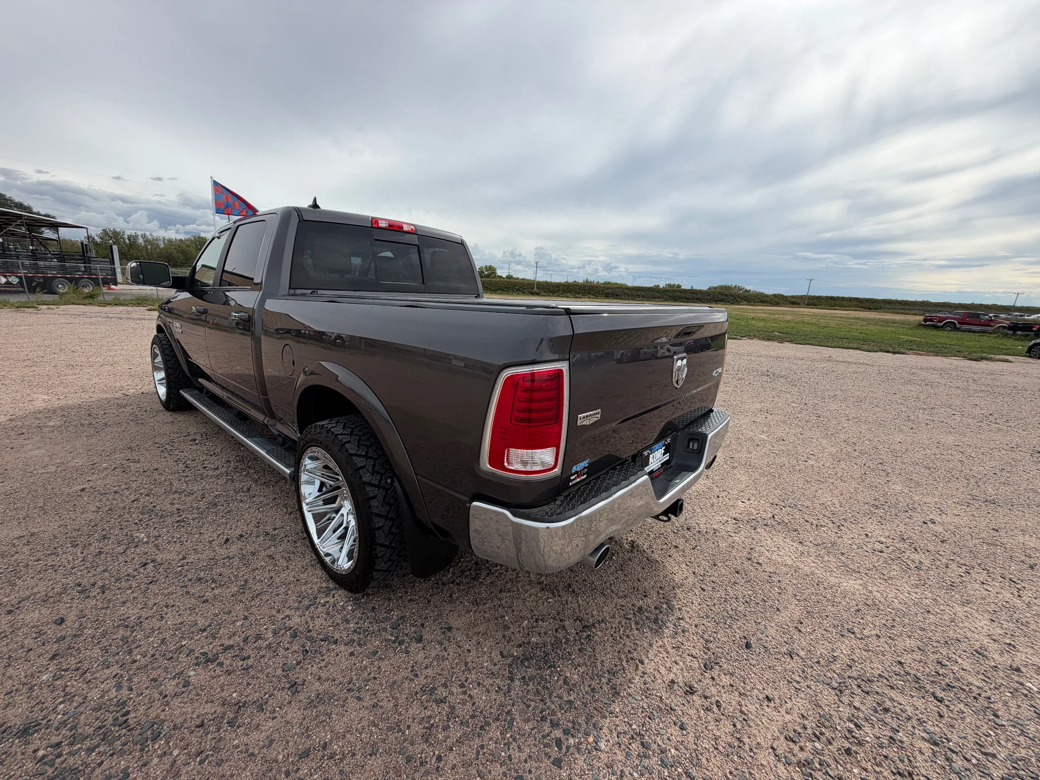 Used 2016 Granite Crystal Metallic Clearcoat Ram Laramie image 7