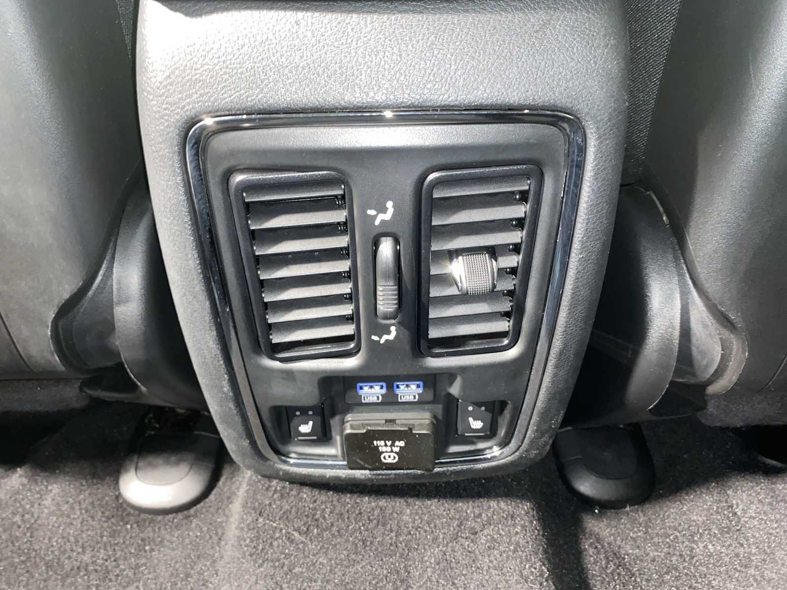 Used 2019 Diamond Black Crystal Pearlcoat Jeep Overland image 25