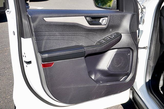 Used 2022 White Ford SE image 21