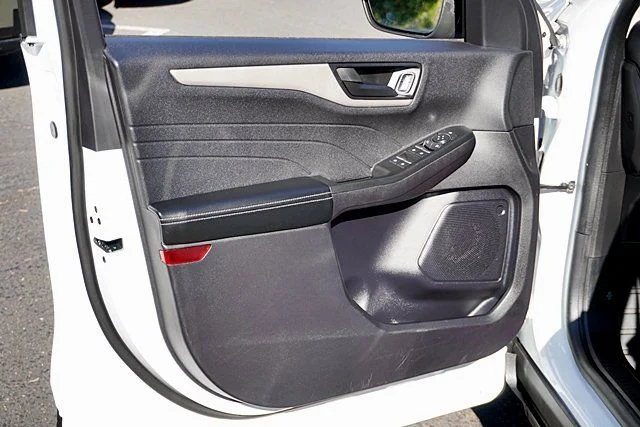 Used 2022 White Ford SE image 21