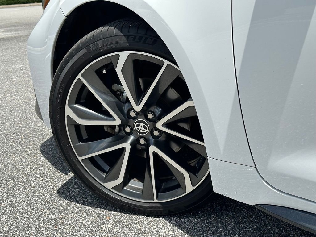 Used 2022 White Toyota SE image 9